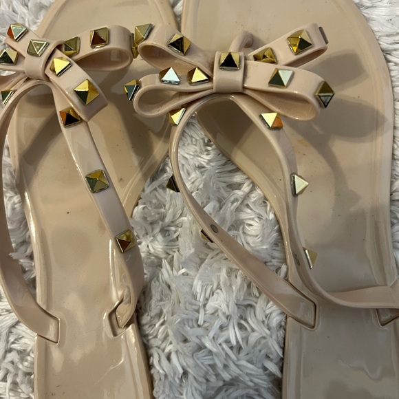Valentino style Studded Bow Flip Flops in Cream Size 39 - Picture 2 of 4